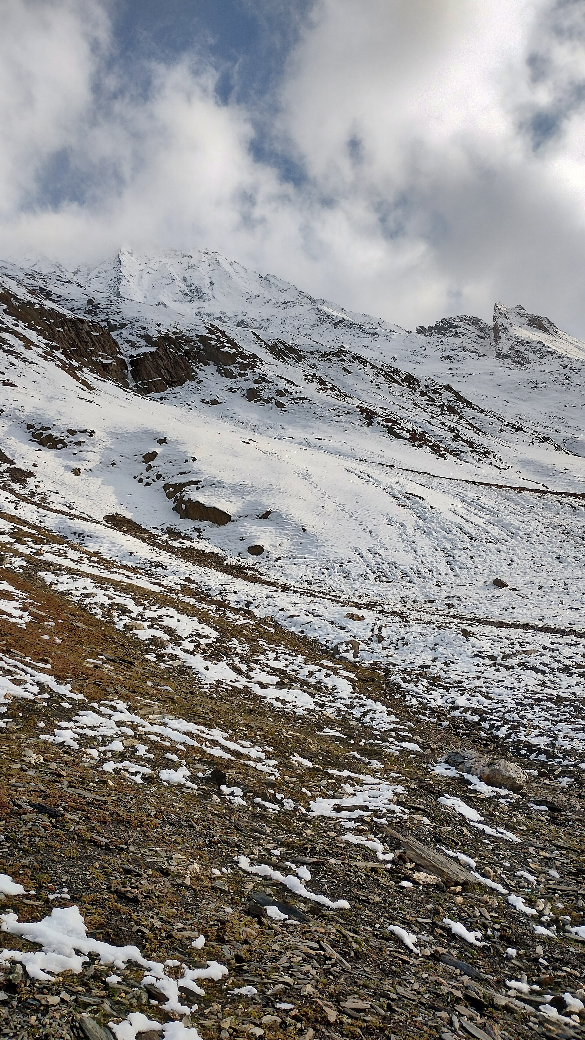 The rugged mountains and pass at Zero Point, Sonmarg.