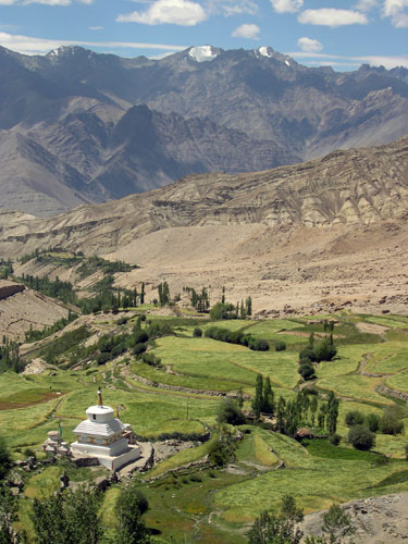 Srinagar city landscape with Zabarwan mountains in the background