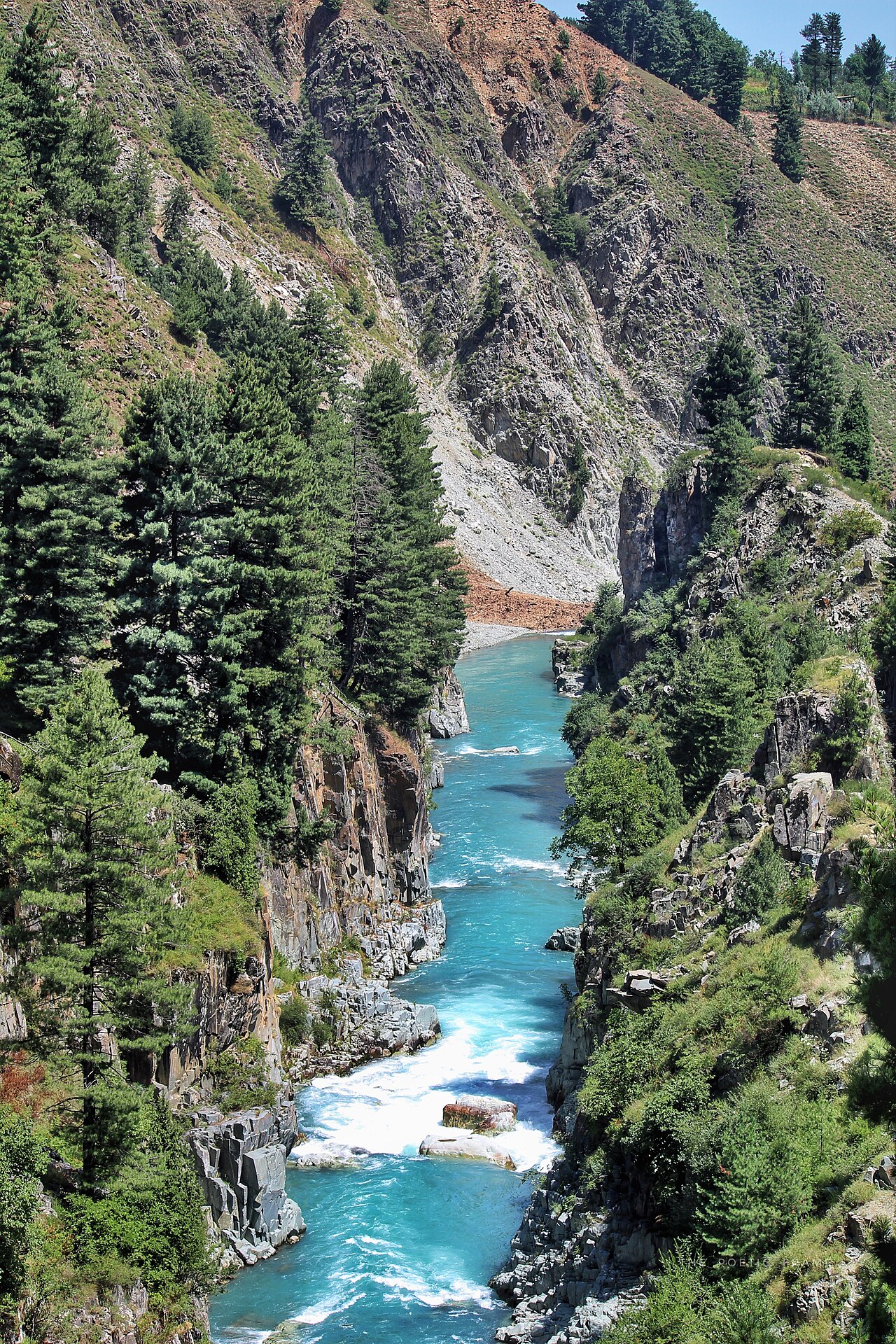 Road through Shopian towards Aharbal waterfall