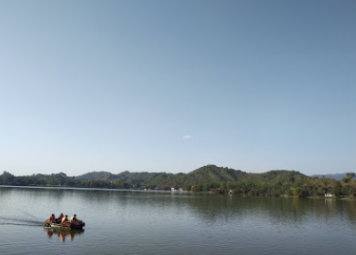 Small boats docked at the edge of Mansar Lake.
