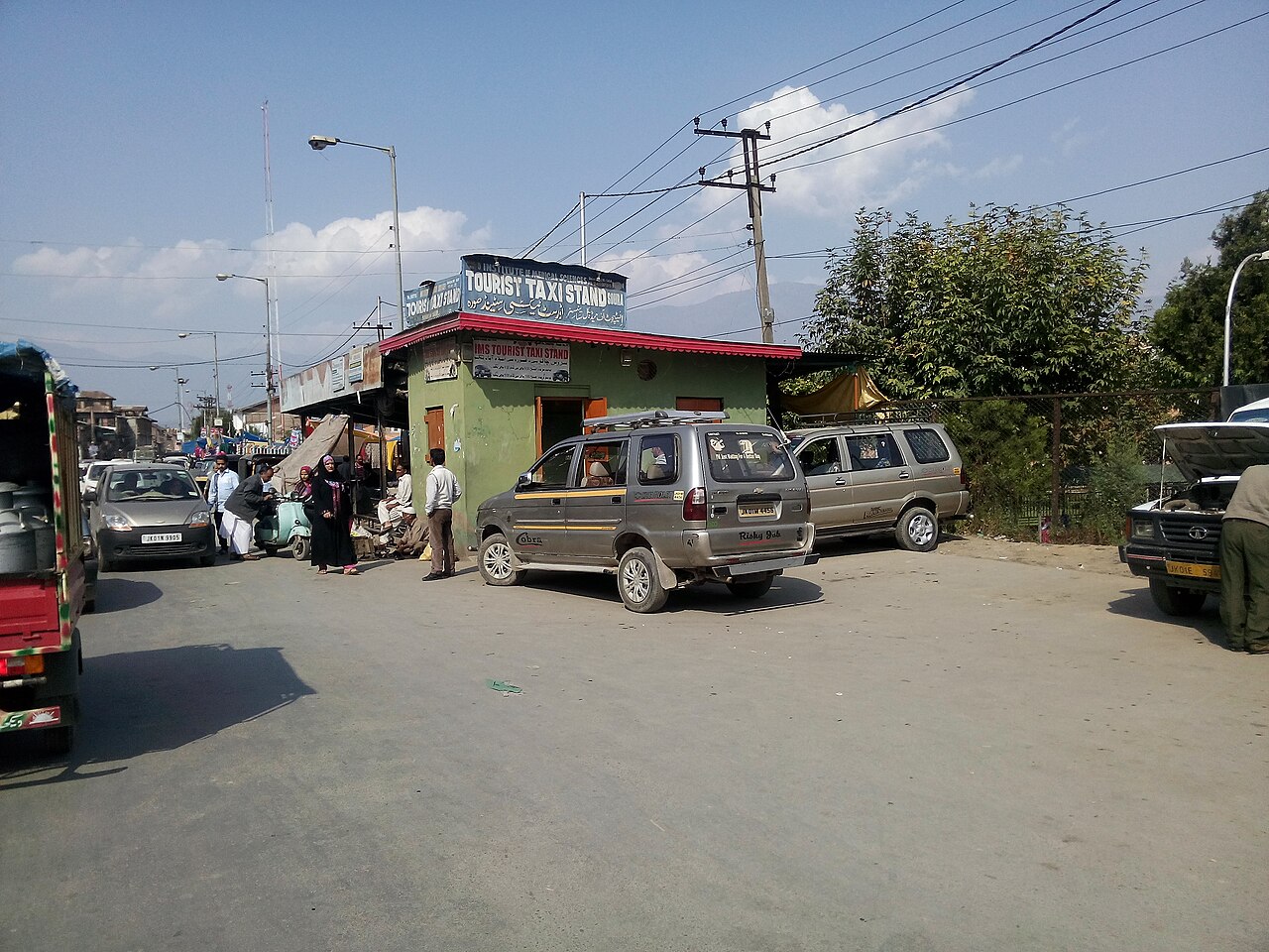 Tourist car driving through Srinagar