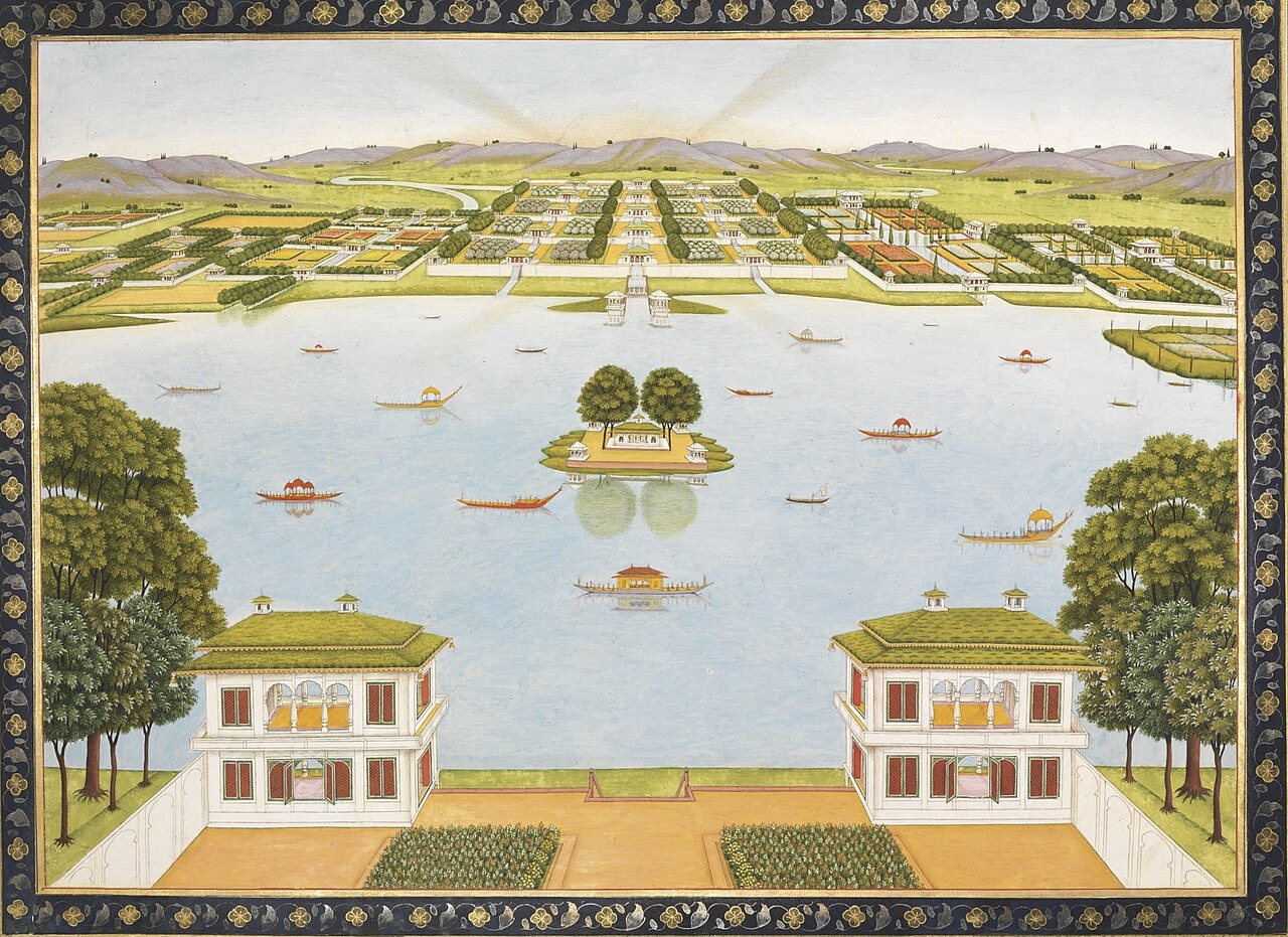 Dal Lake — Planning Your Stay: Houseboats vs. Hotels