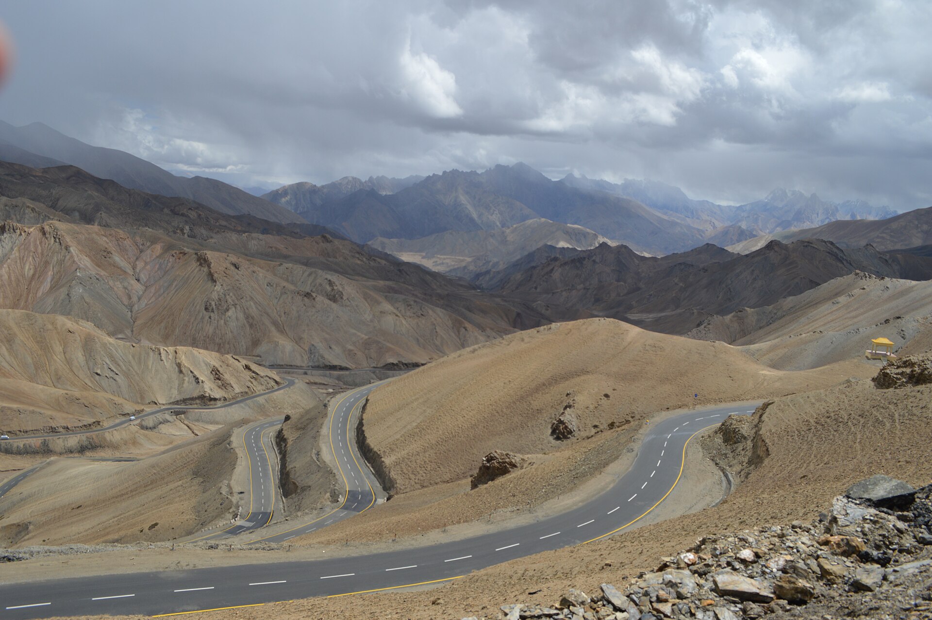 Winding road leading from Srinagar towards the Kashmir mountains