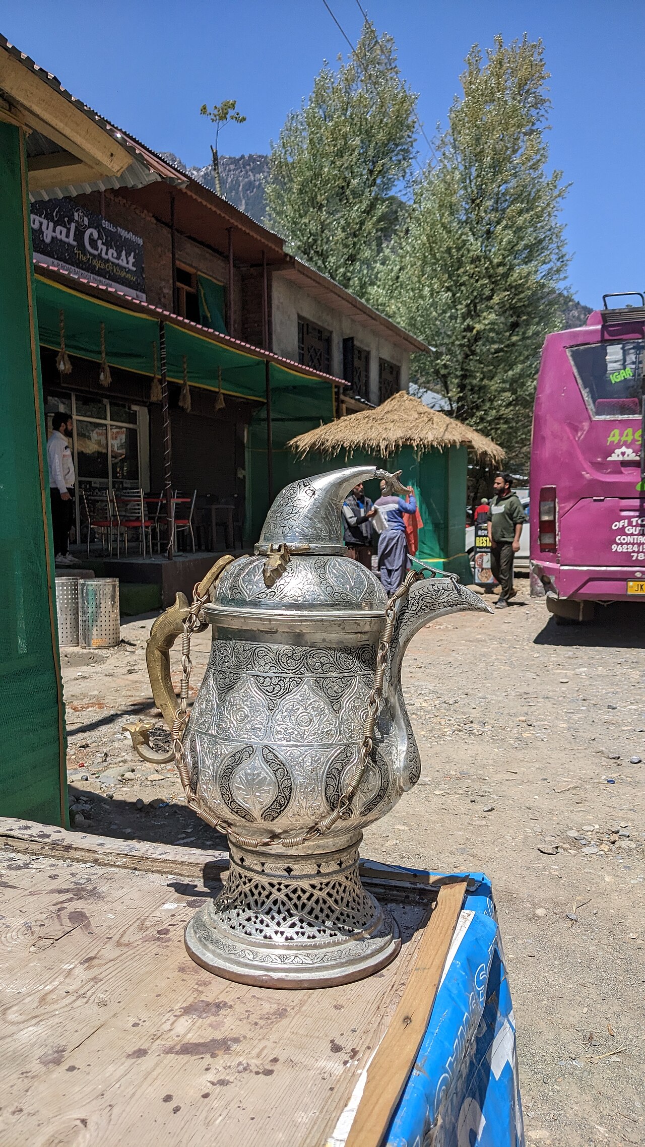Small tea shop along the mountain road