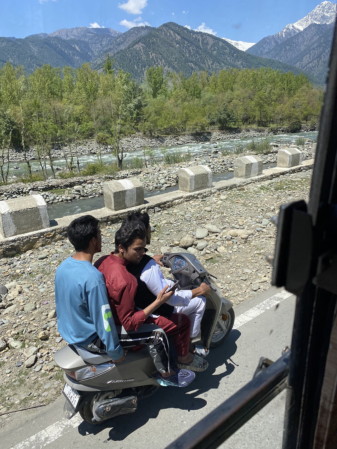 Morning traffic on a road in Srinagar
