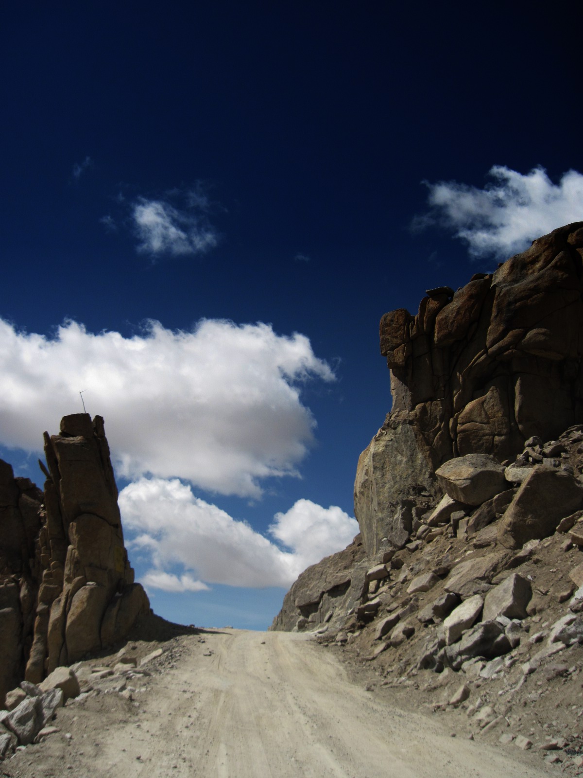 Khardung La — Road Access and Mountain Passes in Autumn