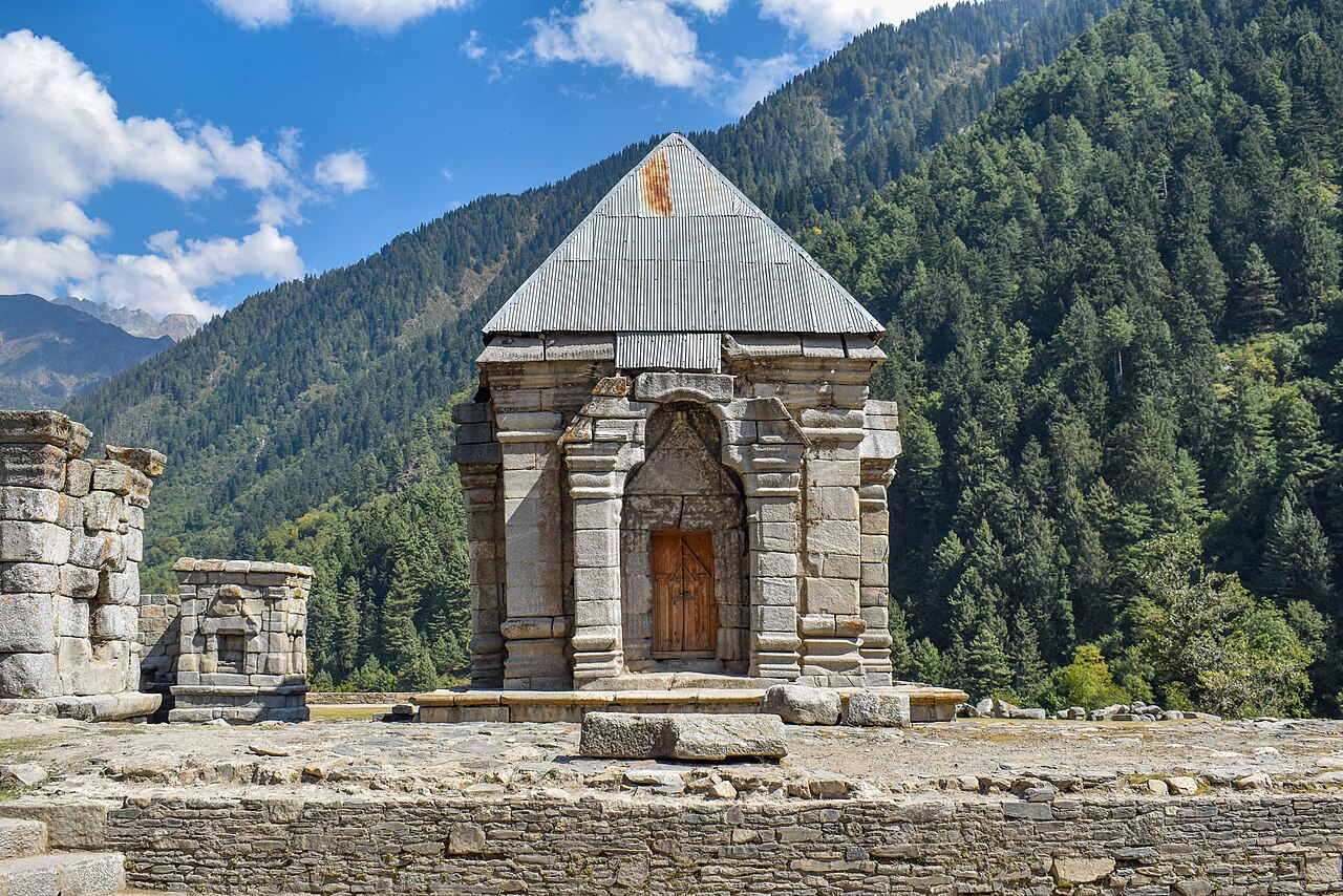 Kashmir / Jammu / Ladakh — Budget, Mid-Range, and Luxury Options