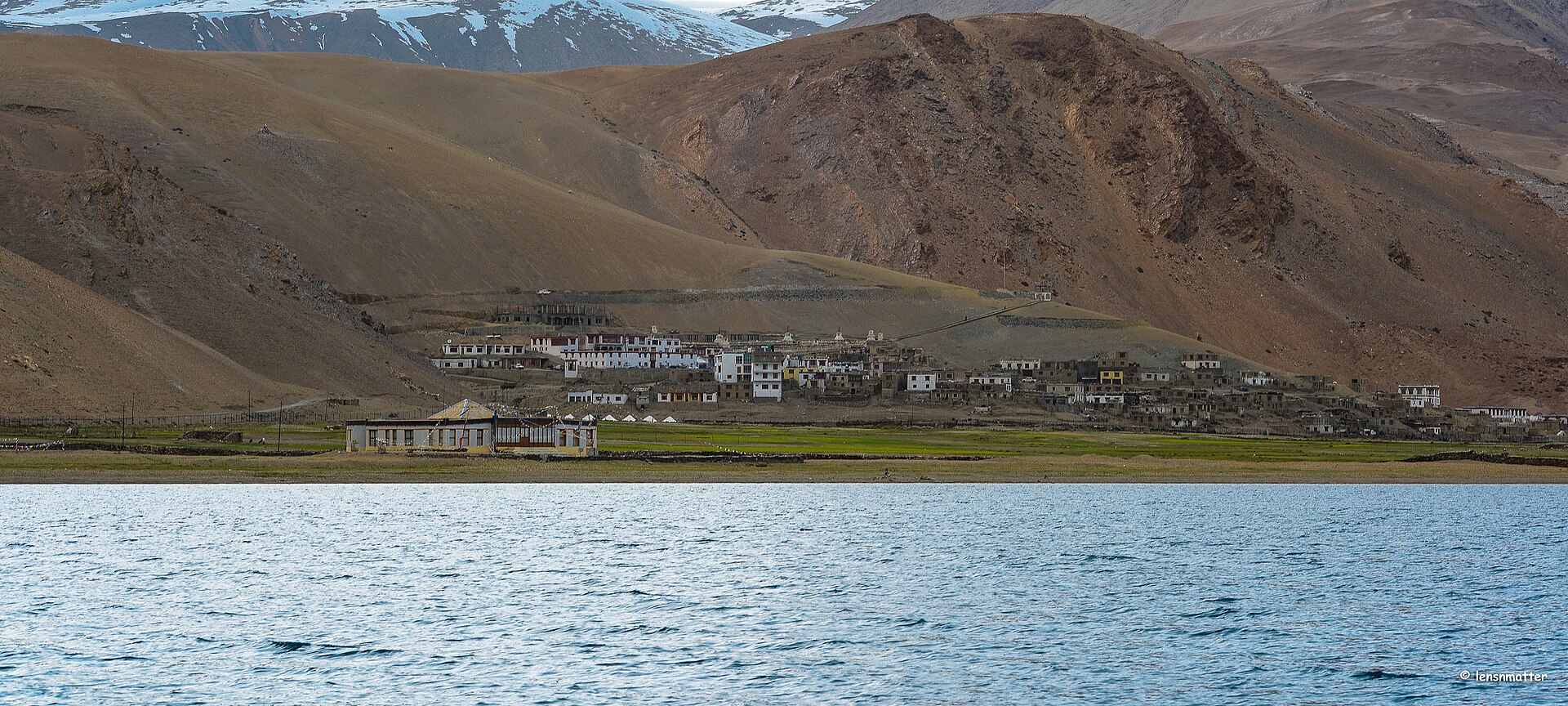 Vibrant blue sky over barren brown mountain ranges in Ladakh