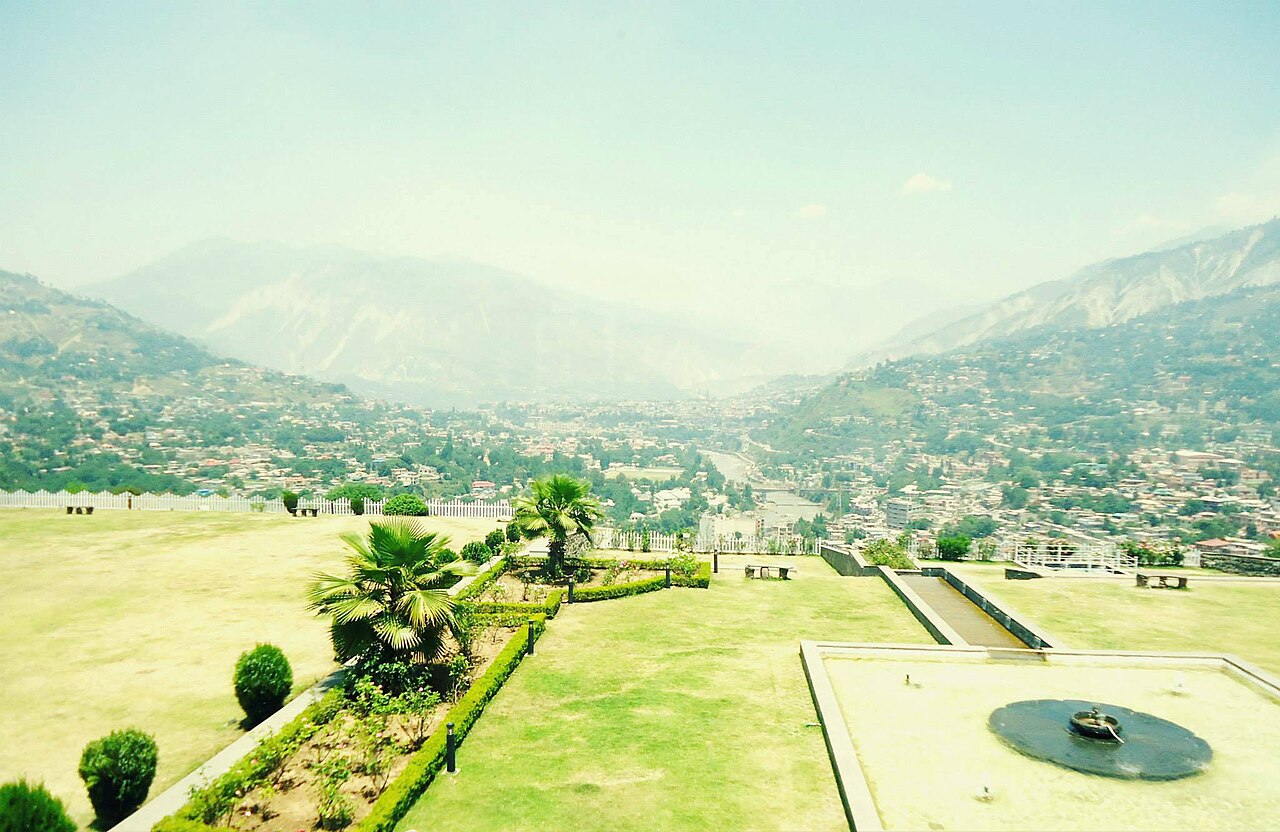 Mughal Gardens — Combining Garden Visits with Other Srinagar Highlights