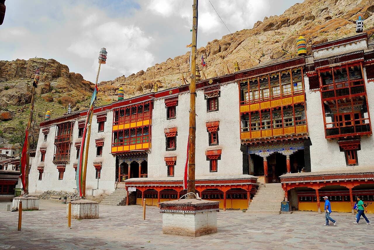 Hemis Monastery — Group versus private tour benefits
