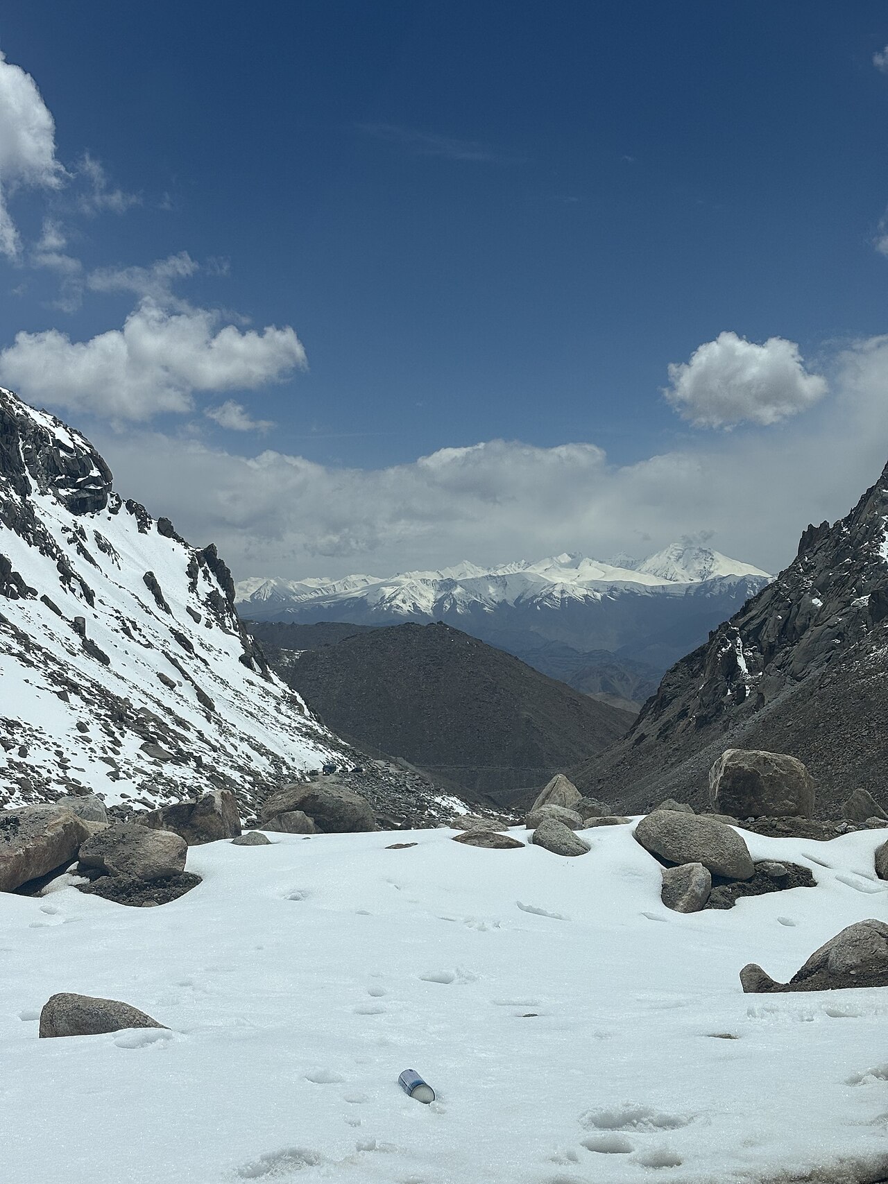 Snowy mountain road crossing Changla pass on the way to Pangong