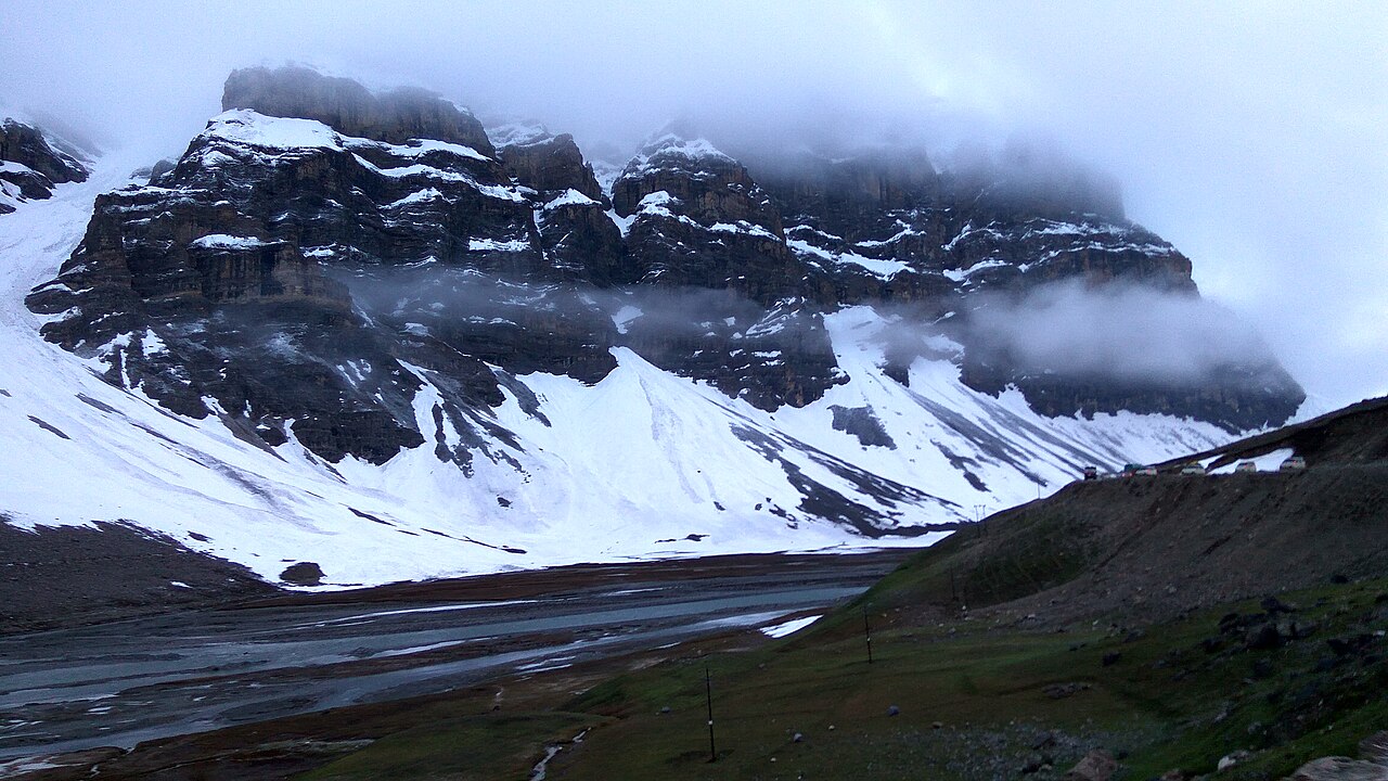 A wide view of the valley in Dras.