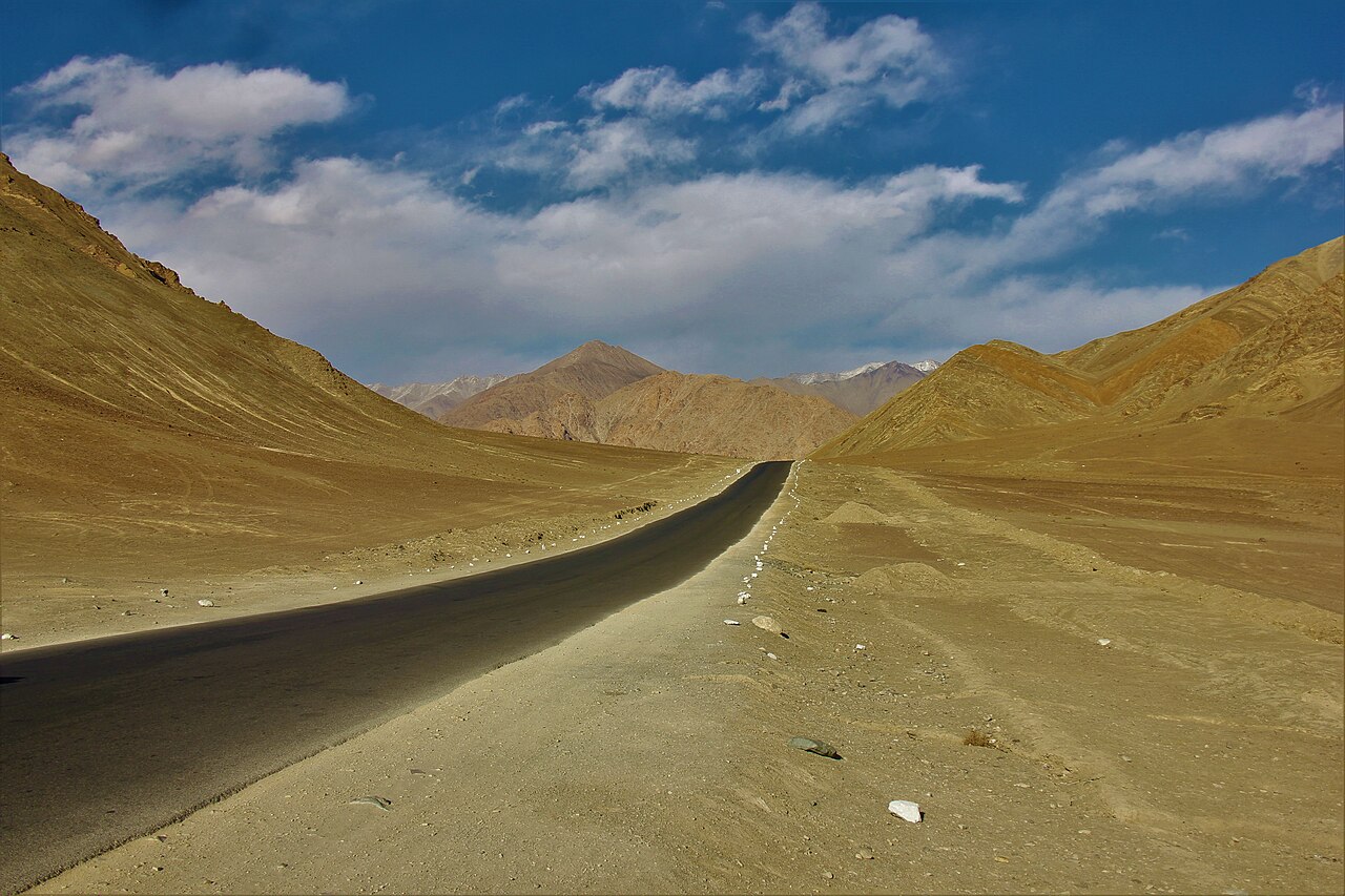 A road marker in the mountains of Ladakh.