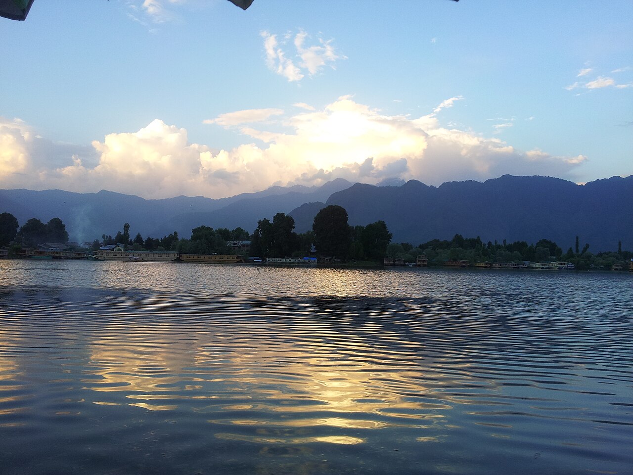 Dal Lake — Visiting Nehru Park and the Interior Islets