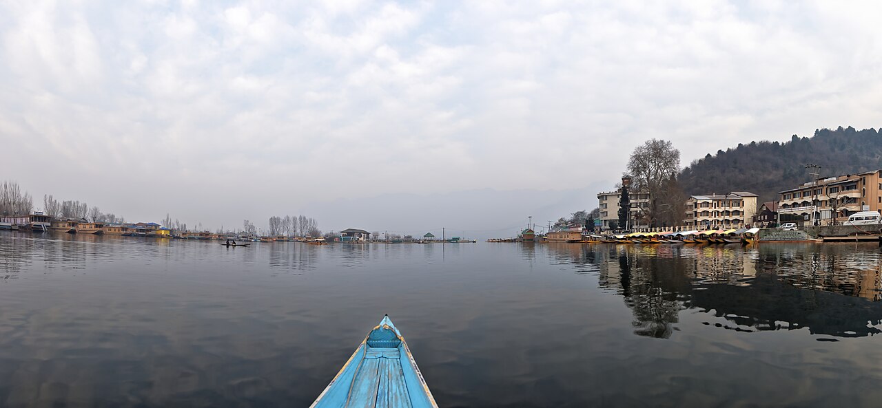 Dal Lake — Avoiding Common Tourist Traps on the Water