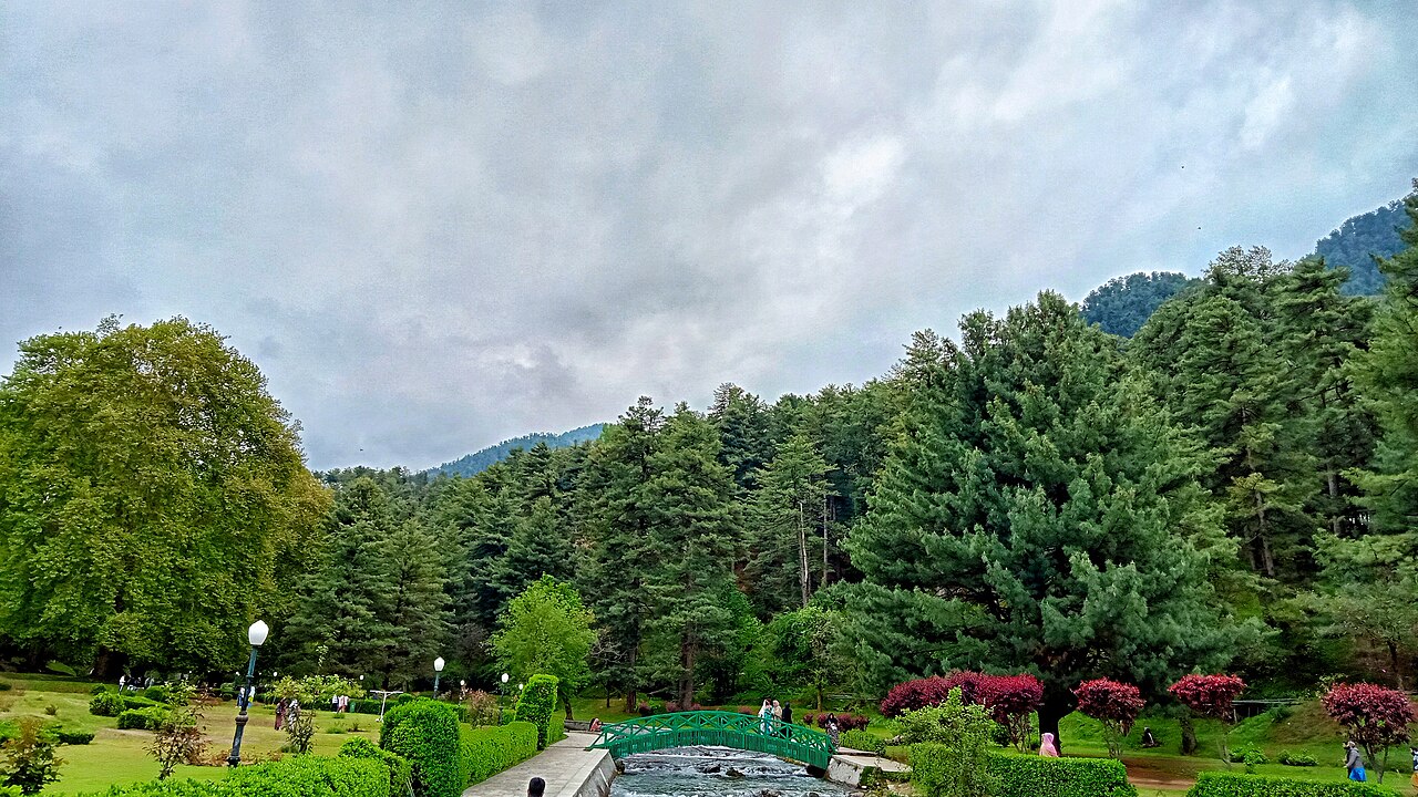 Kokernag — A Quiet Afternoon at the Mughal Resthouse