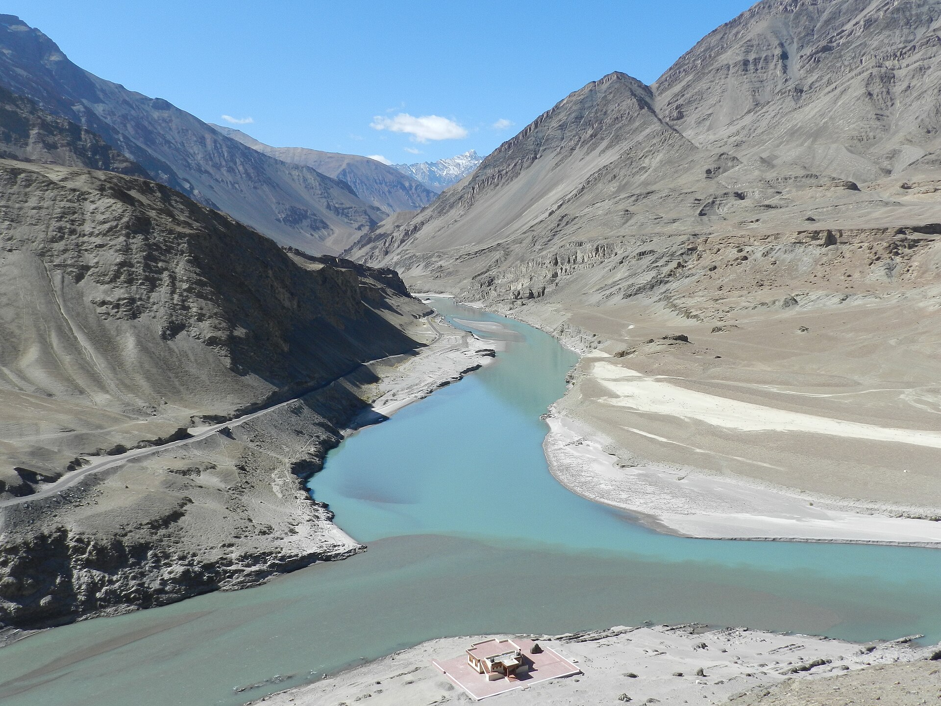 The distinct meeting point of the jade Indus and brown Zanskar rivers.