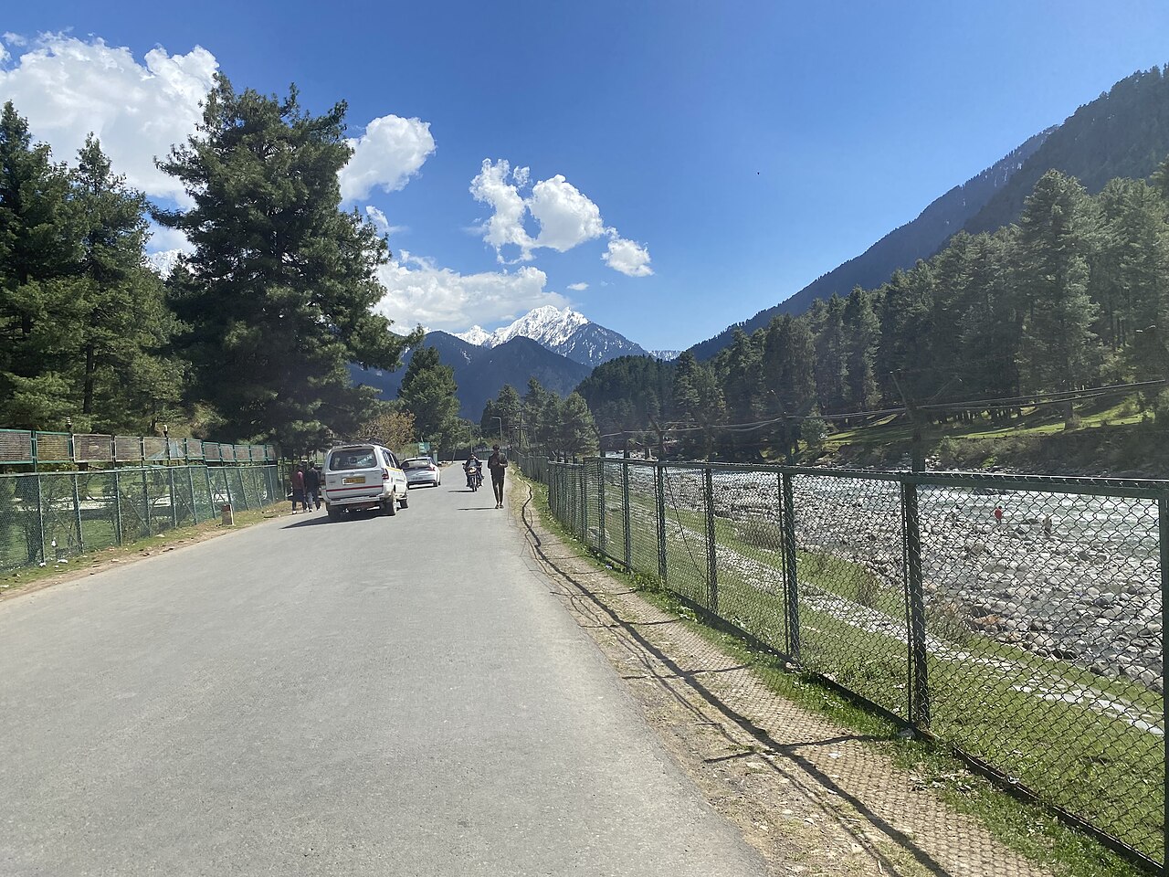 View of the Liddar river from the roadside
