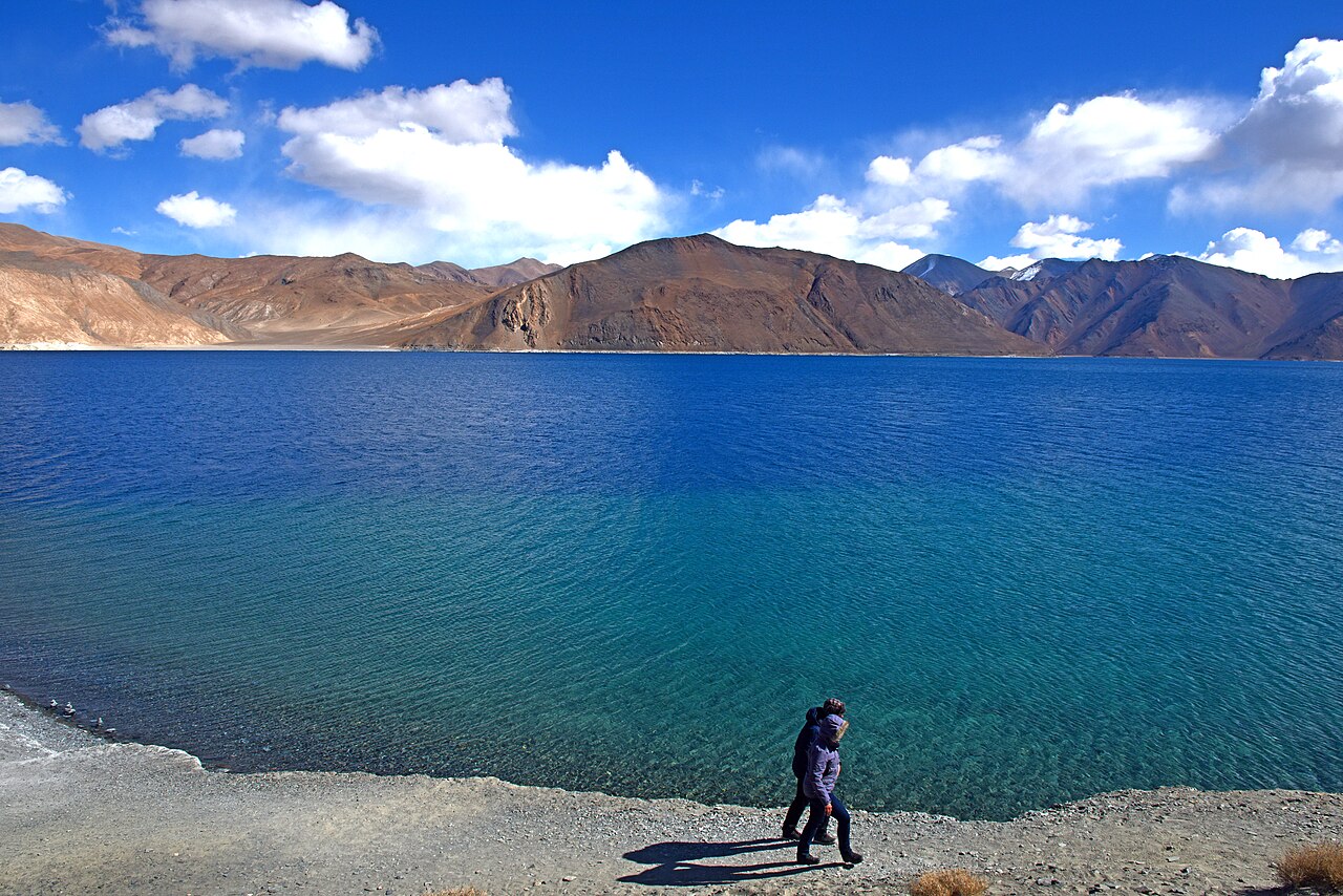 Tourist camps and visitors along the shore of Pangong Tso