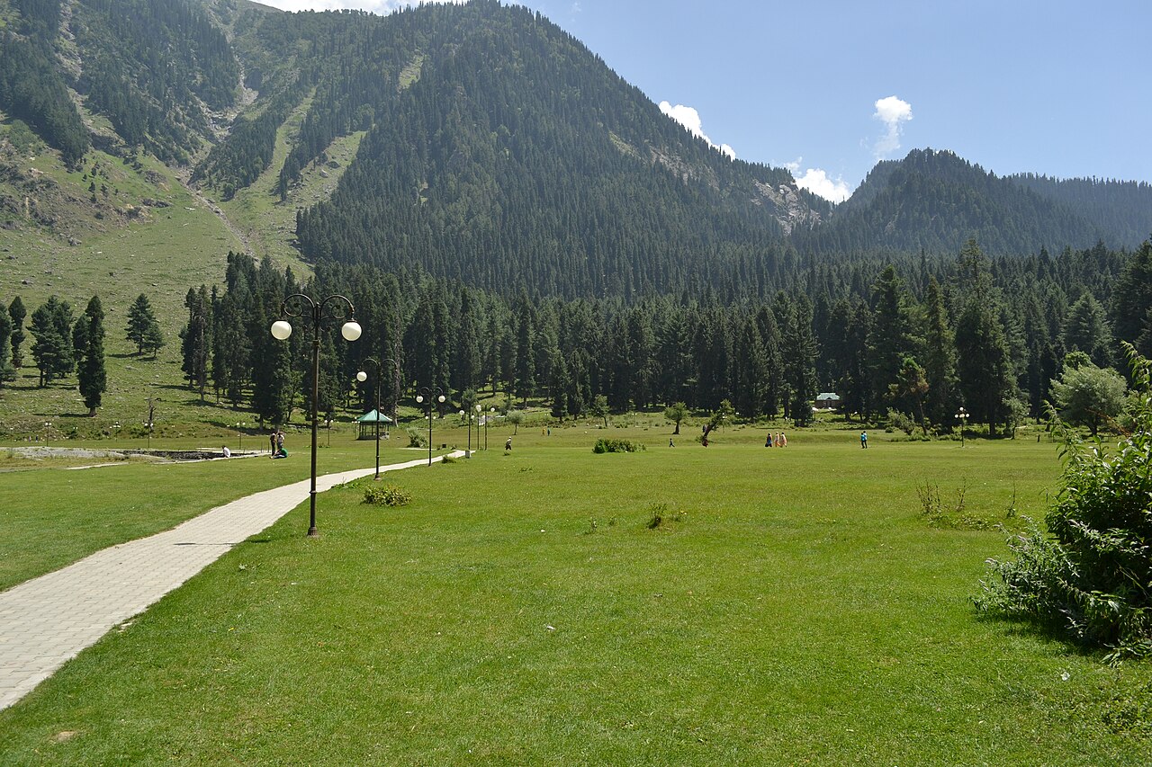 Betaab Valley — How Your Tour Operator Helps with Weather Logistics