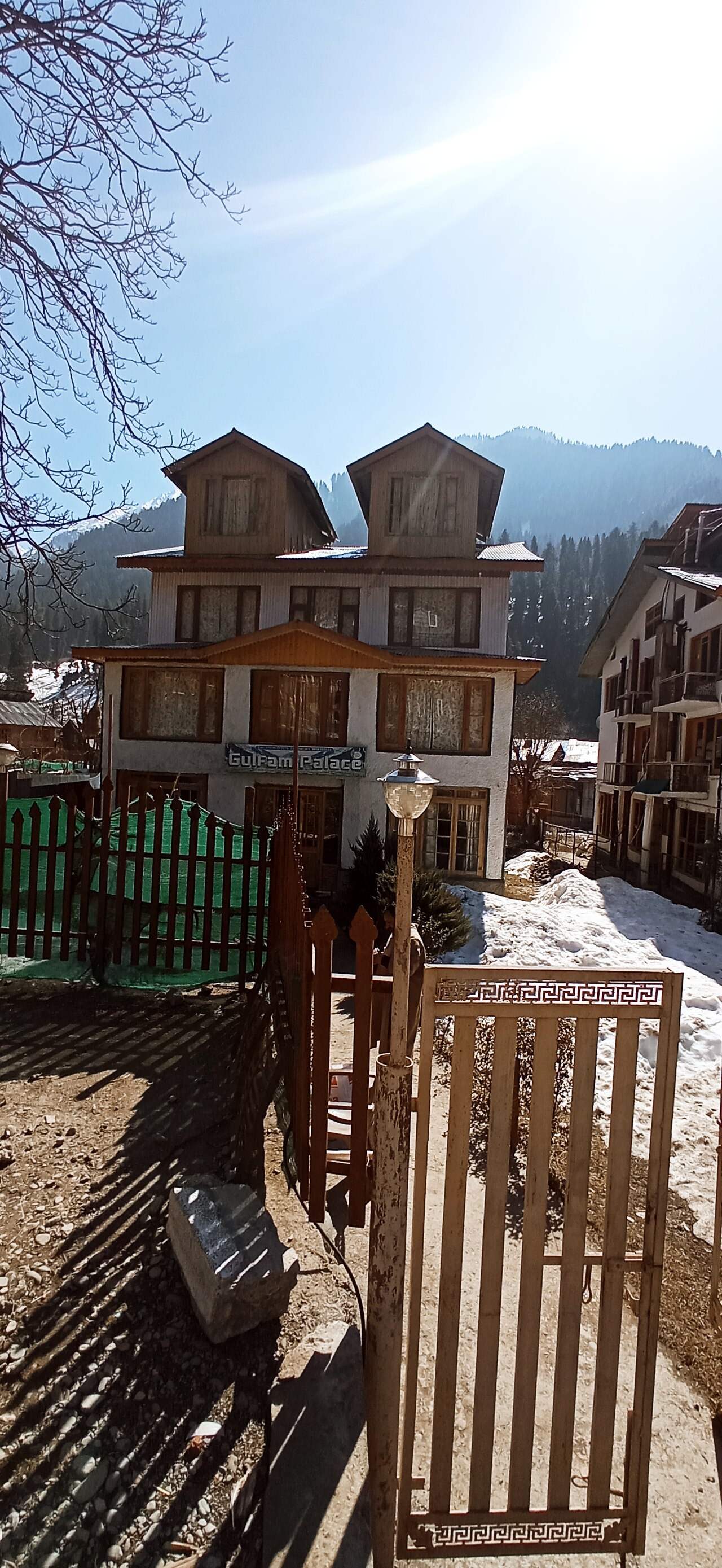 Pahalgam — Staying Connected in the Mountains