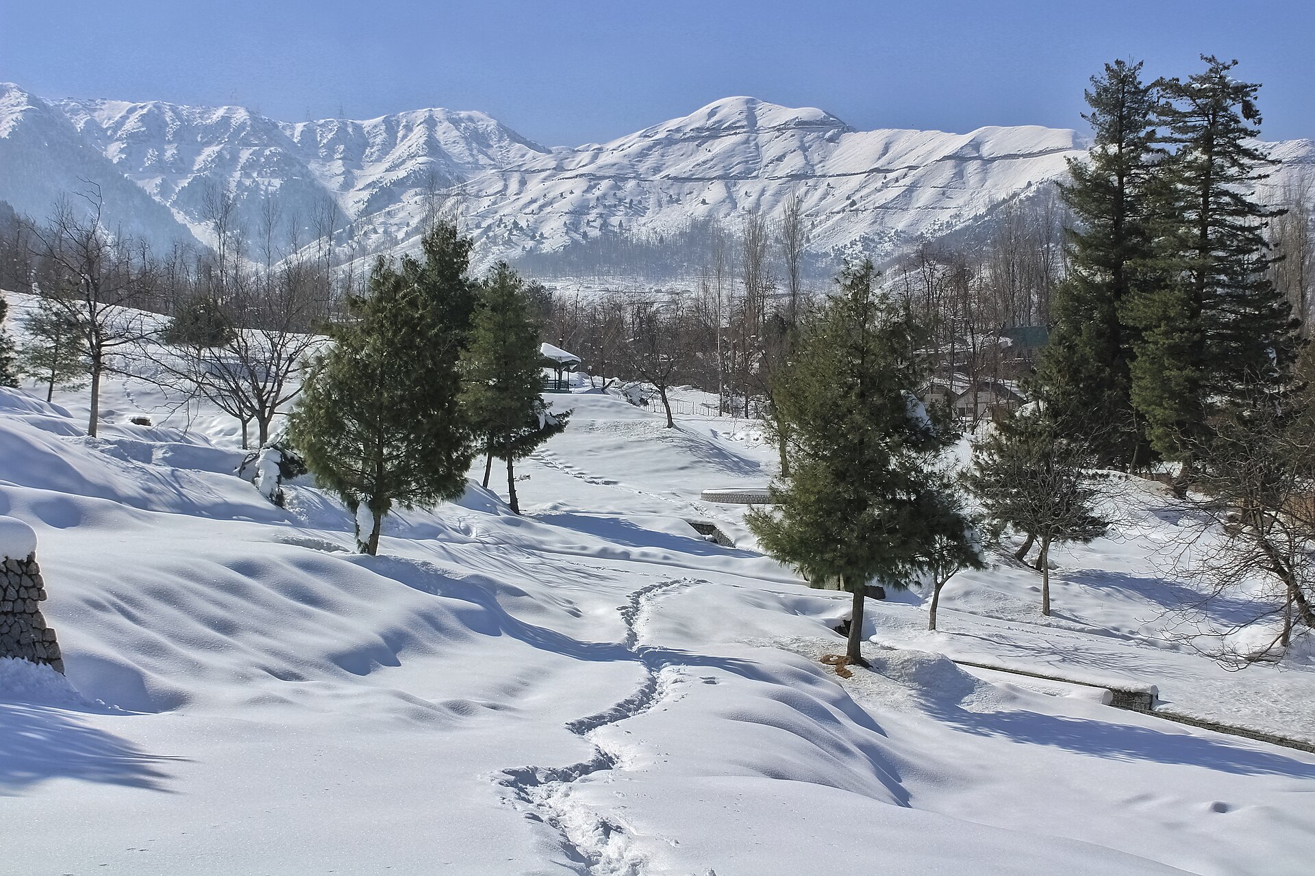 Mountain range framing the southern Kashmir valley