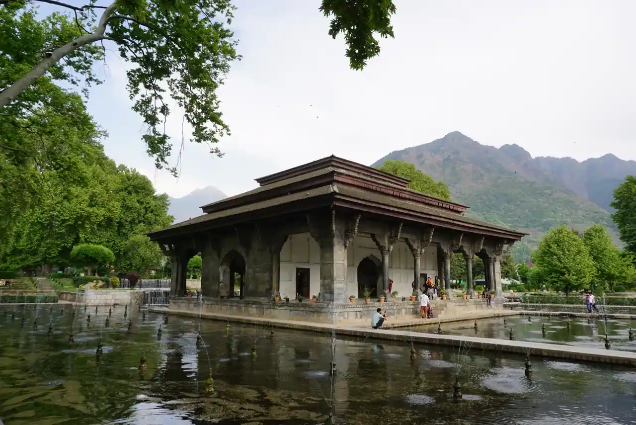 Mughal Gardens under snow — view 2, Srinagar district, Kashmir