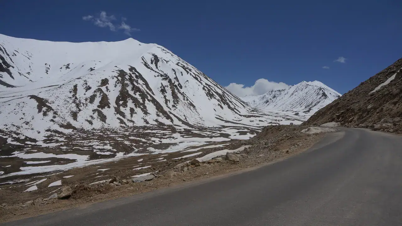 Sinthan Top under snow — view 2, Anantnag district, Kashmir