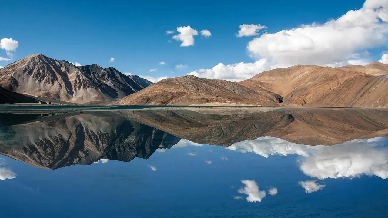 Surinsar Lake under snow — view 1, Jammu district, Jammu